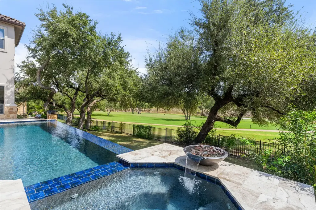 506 Black Wolf Run, Austin