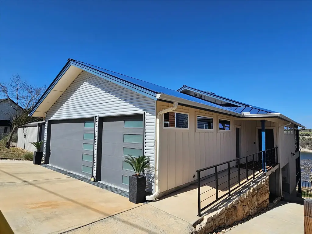 1239 Lake Shore Drive, Spicewood