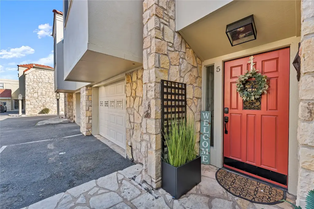 200 Free Rein 5, Horseshoe Bay