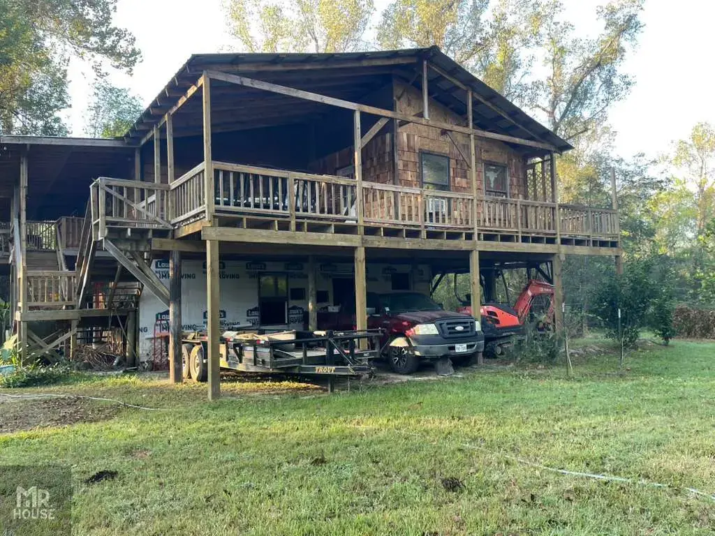 710 County Road 2865, Cleveland