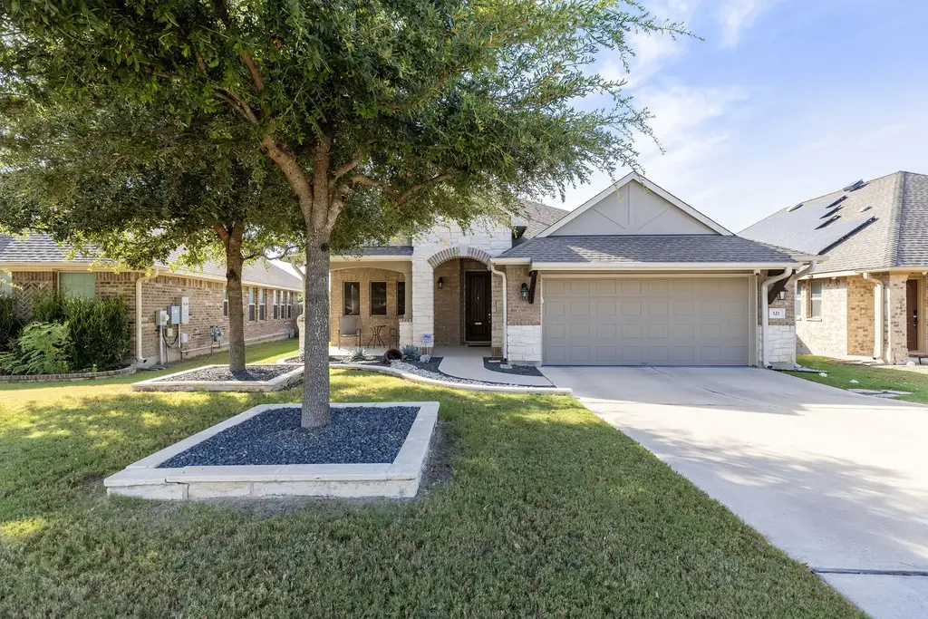 321 Lightcliff Street, Hutto