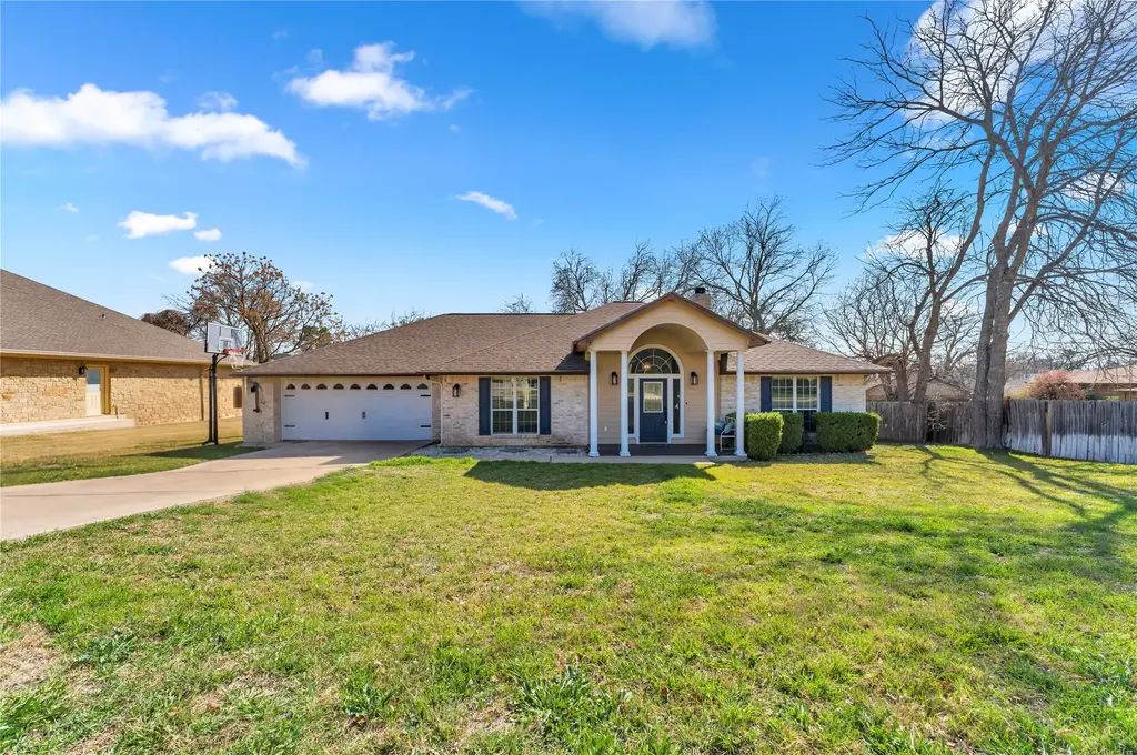 185 Broadmoor Street, Marble Falls