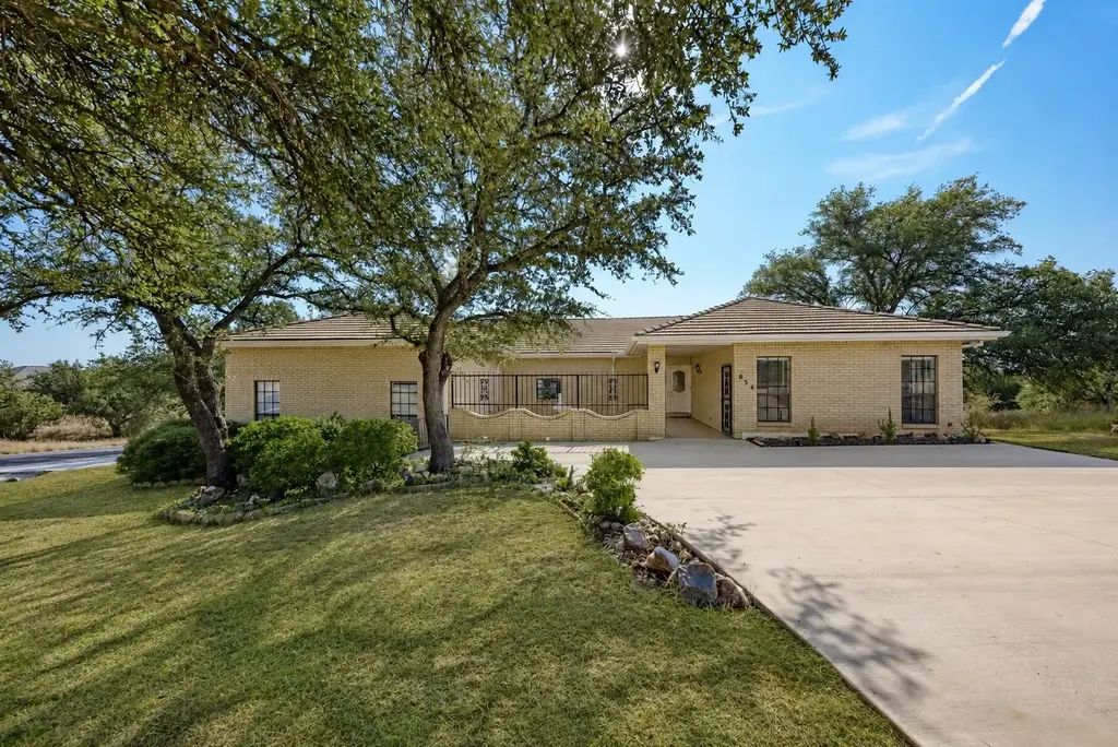 634 Broken Hills Drive, Horseshoe Bay