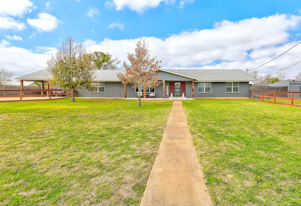 109 High Gabriel Drive, Leander