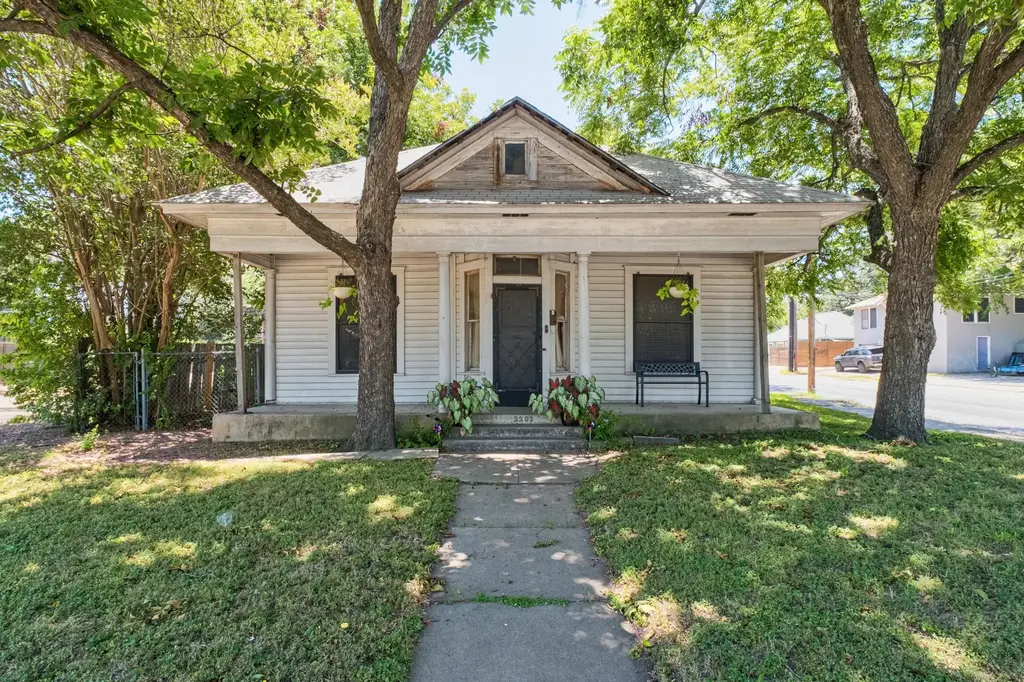 2201 E Cesar Chavez Street, Austin