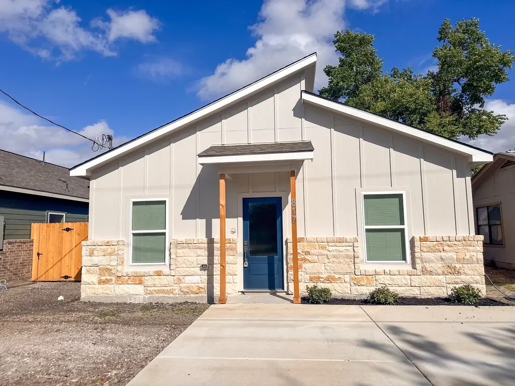 817 5th Street, Lockhart