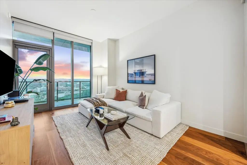 44 East Avenue 2304, Austin