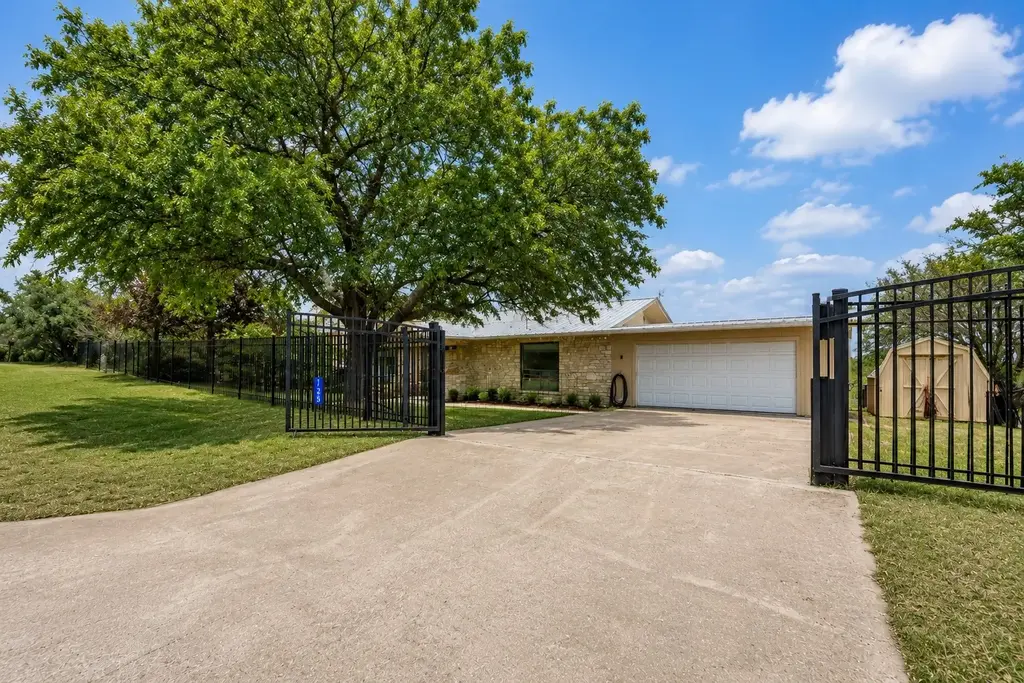 125 Winding Way, Sunrise Beach