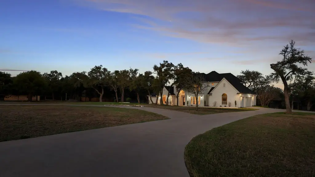 3 Coach House Road, Austin