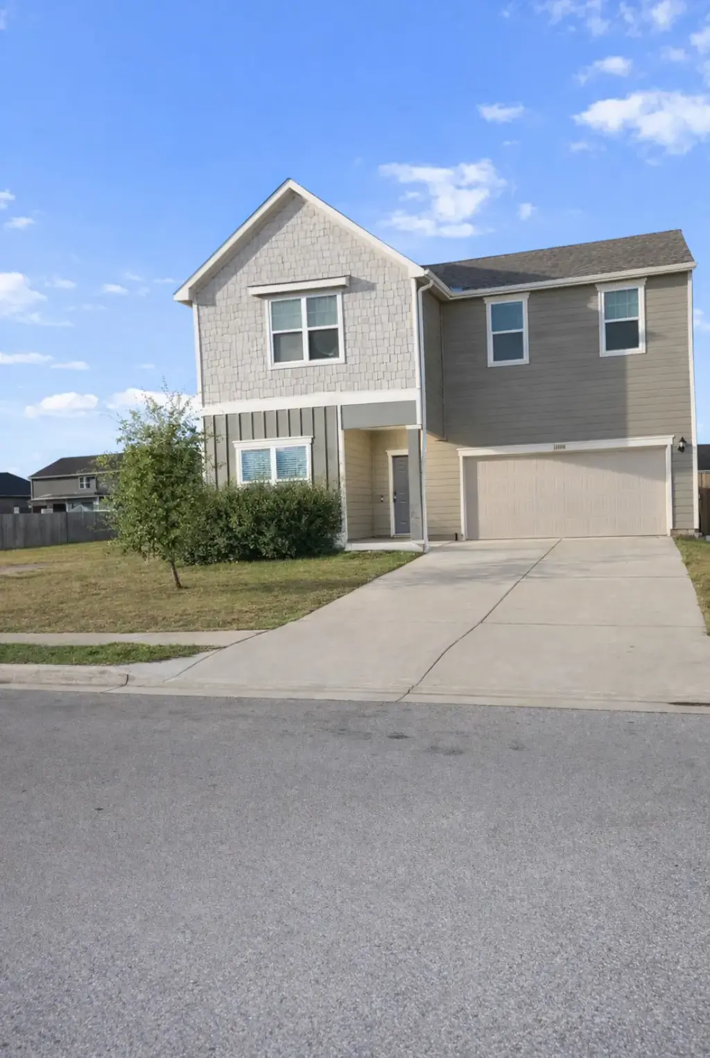 14000 Mark Christopher Way, Manor