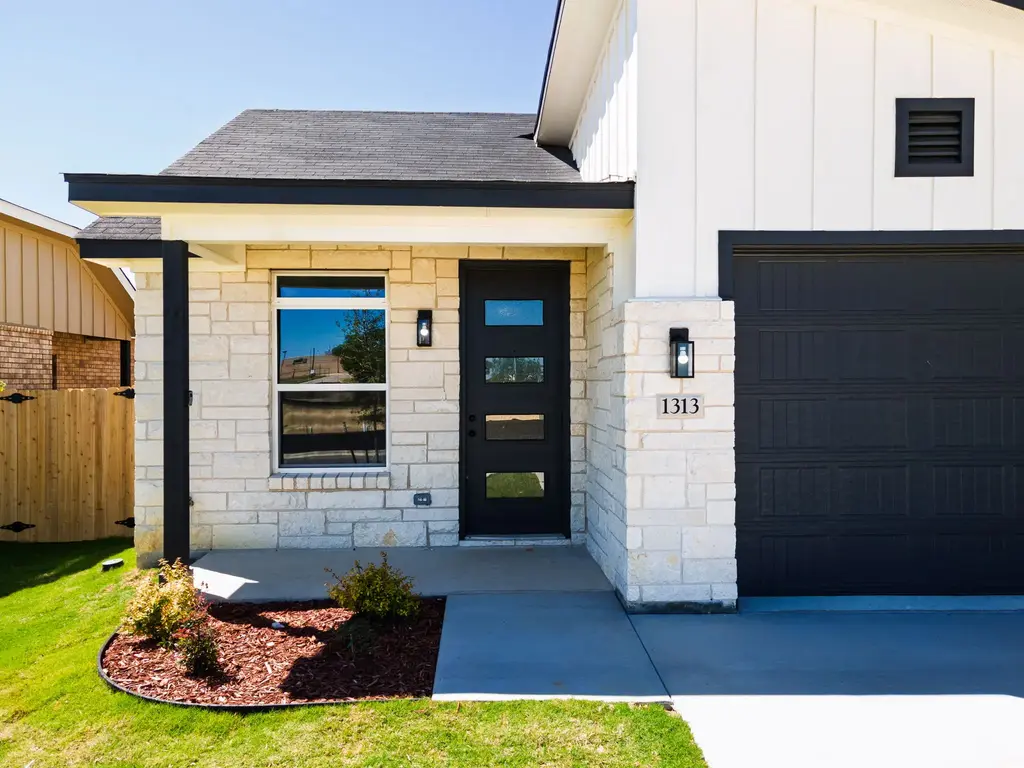 1313 Lone Pine Way, Killeen
