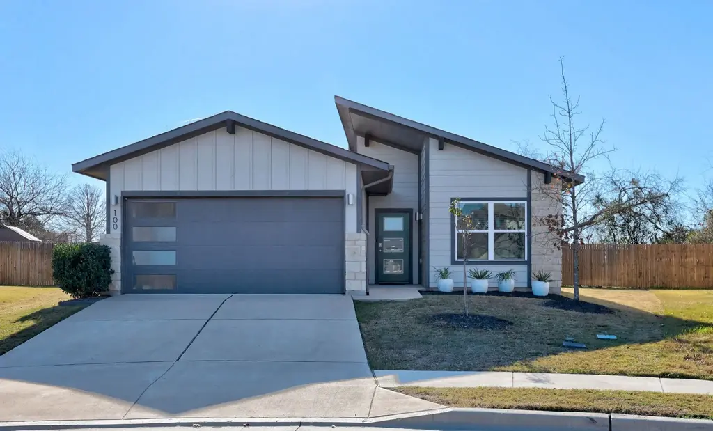 100 Deserti Road, Leander