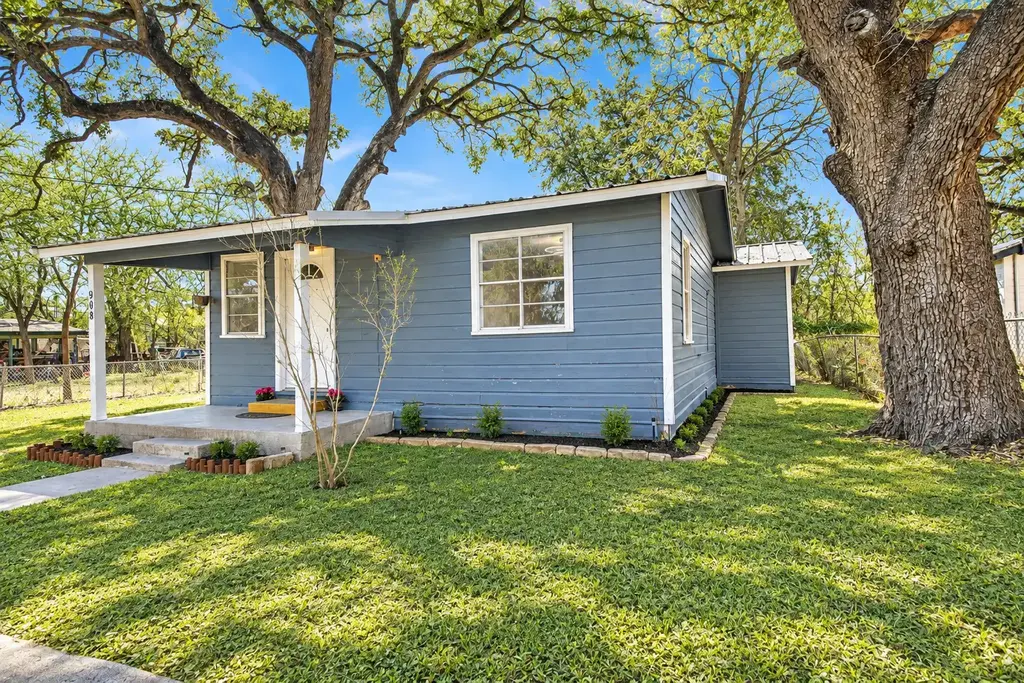 908 Tank Street, Lockhart