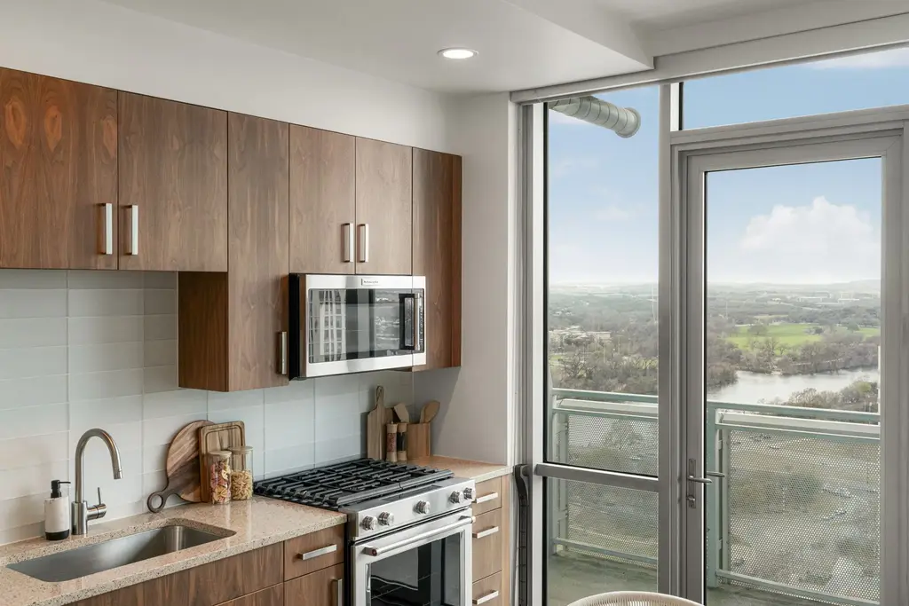 222 West Avenue 2204, Austin