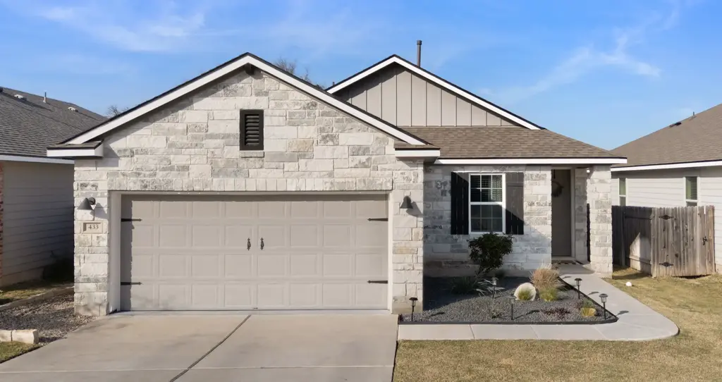 433 Gaida Loop, Georgetown