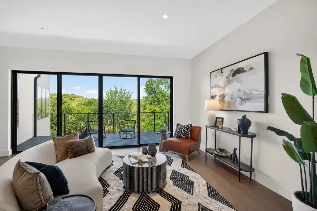 434 Brady Lane, West Lake Hills