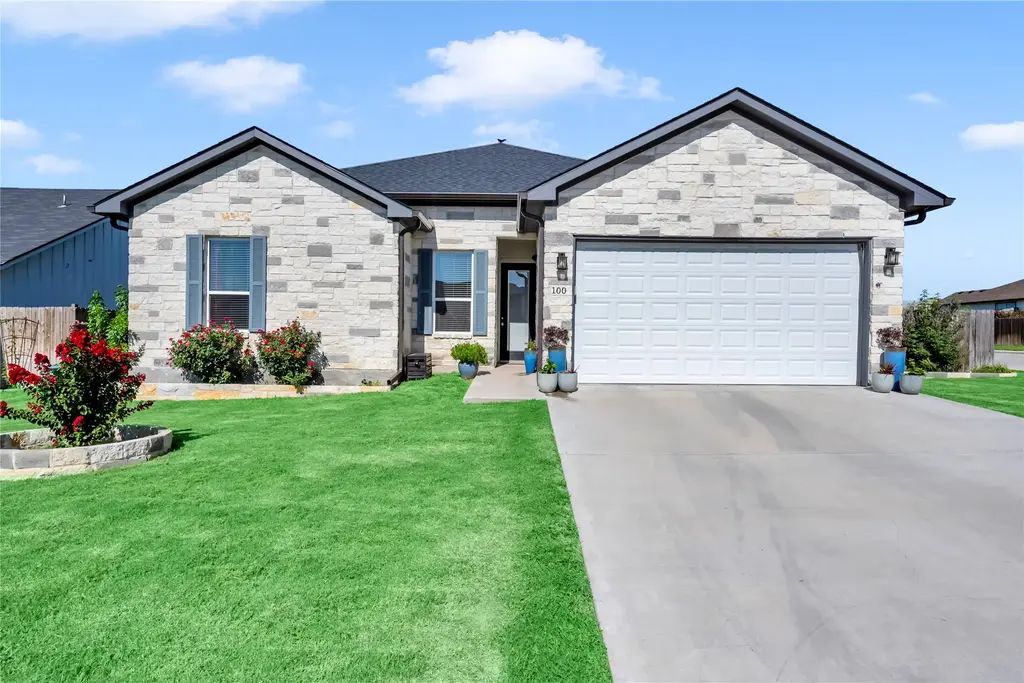100 S Thomas Cove, Burnet