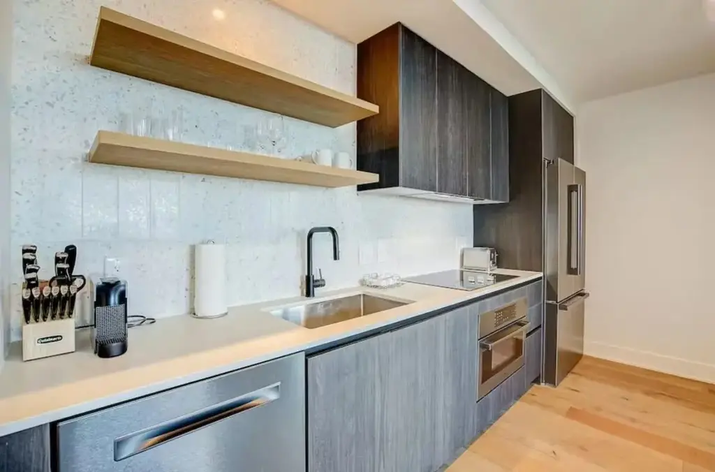 48 East Avenue 1104, Austin