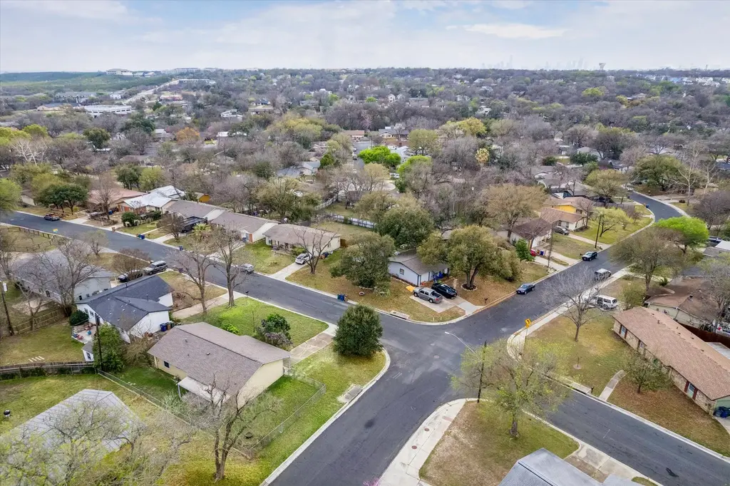 6811 Wake Forest Lane, Austin