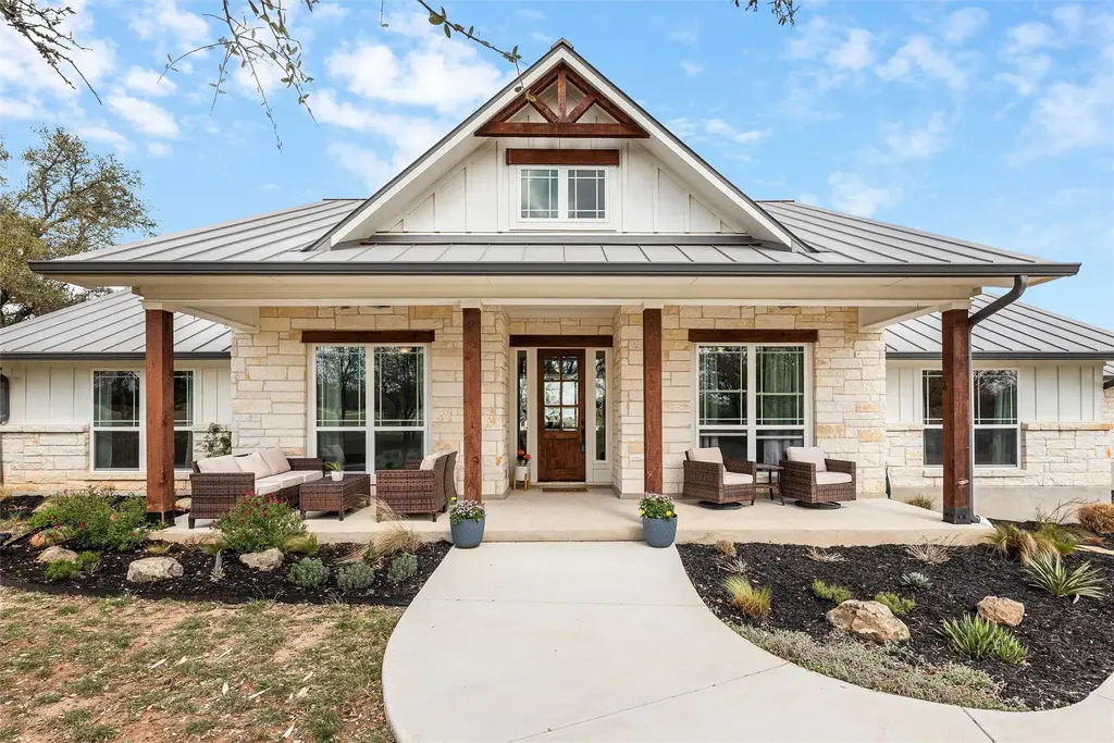 345 Morning Dew Drive, Round Mountain