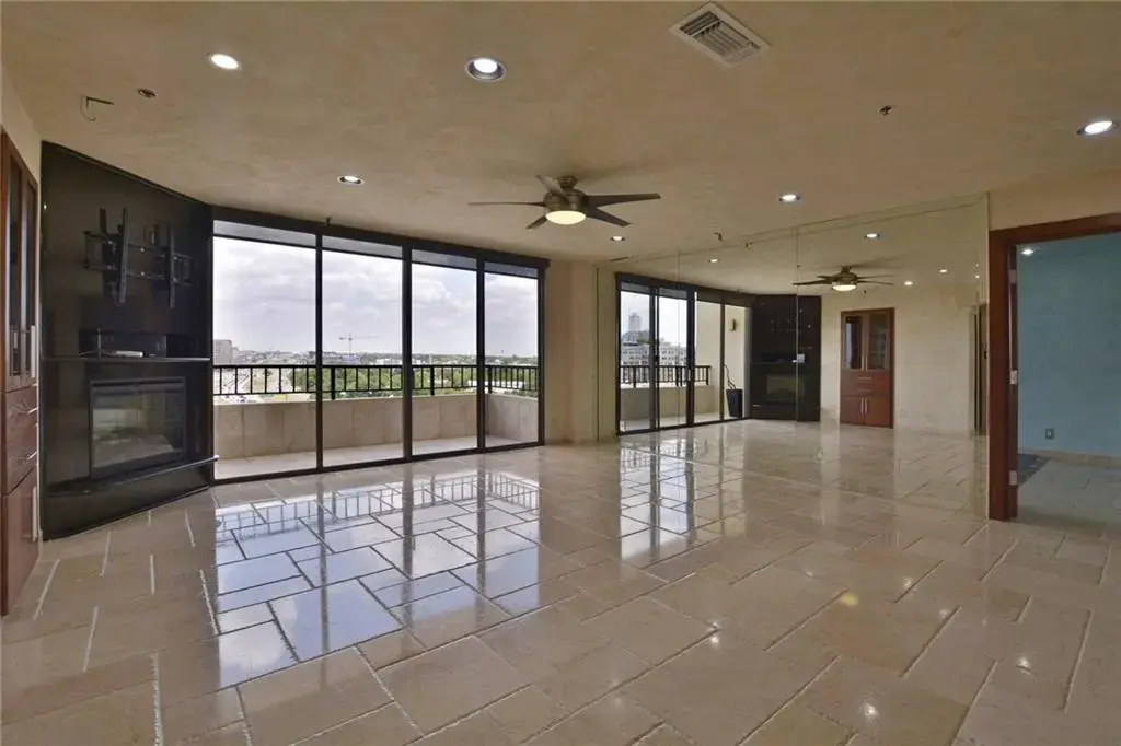 40 N Interstate 35 12c2, Austin