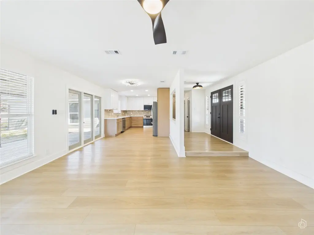 9400 Longvale Drive, Austin