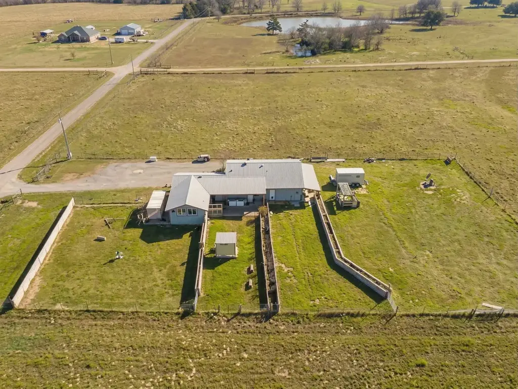 142 Zimmerhanzel Road, Flatonia