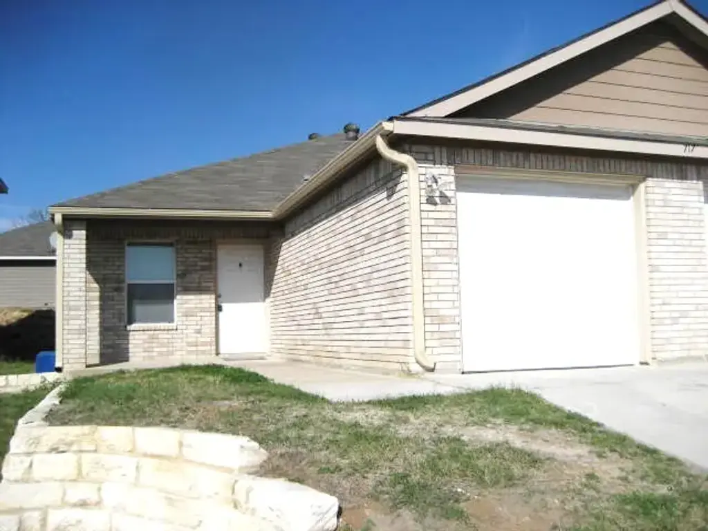 717 Claremont Parkway A, Marble Falls