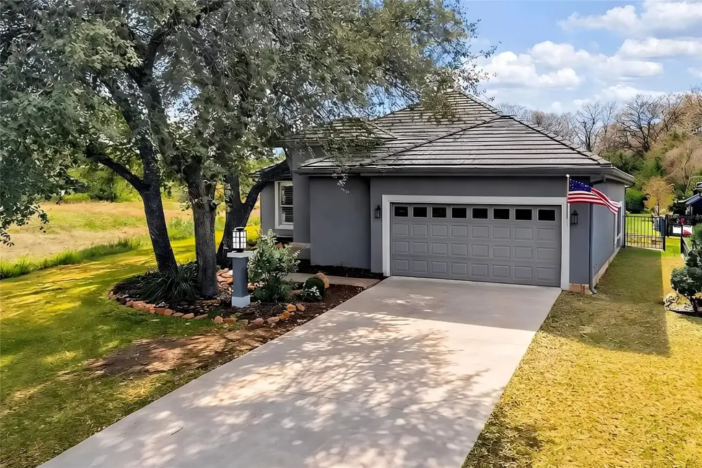 317 Short Circuit, Horseshoe Bay