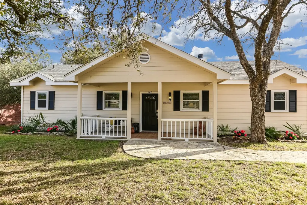 207 River Oaks Drive, Wimberley