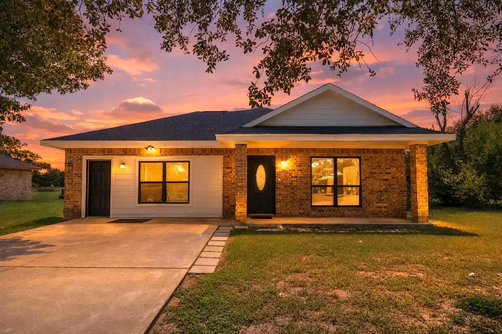 107 Silver Fox, Waco