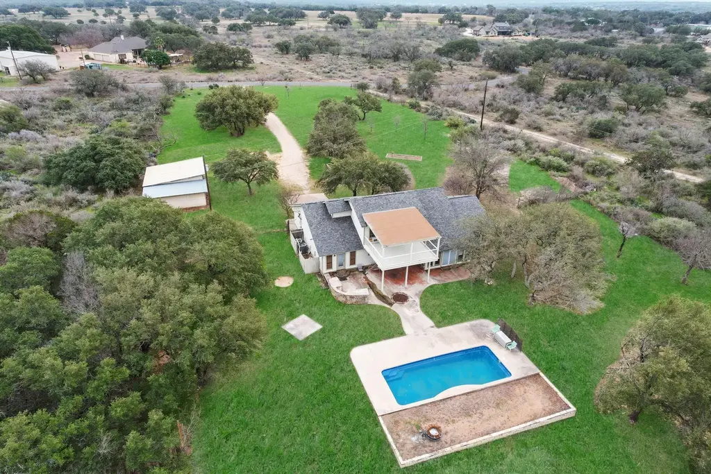 226 Mels Road, Spicewood