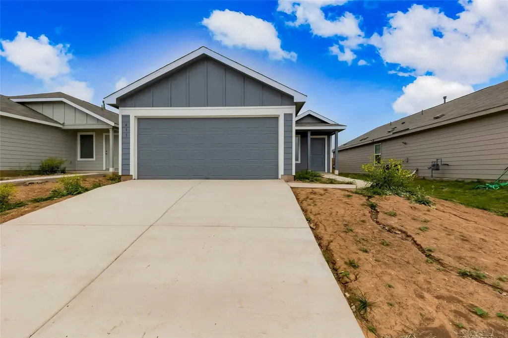 611 Whoopers Loop, Uhland