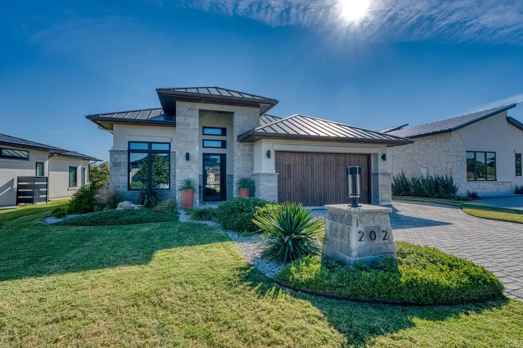 202 Azalea Loop, Horseshoe Bay