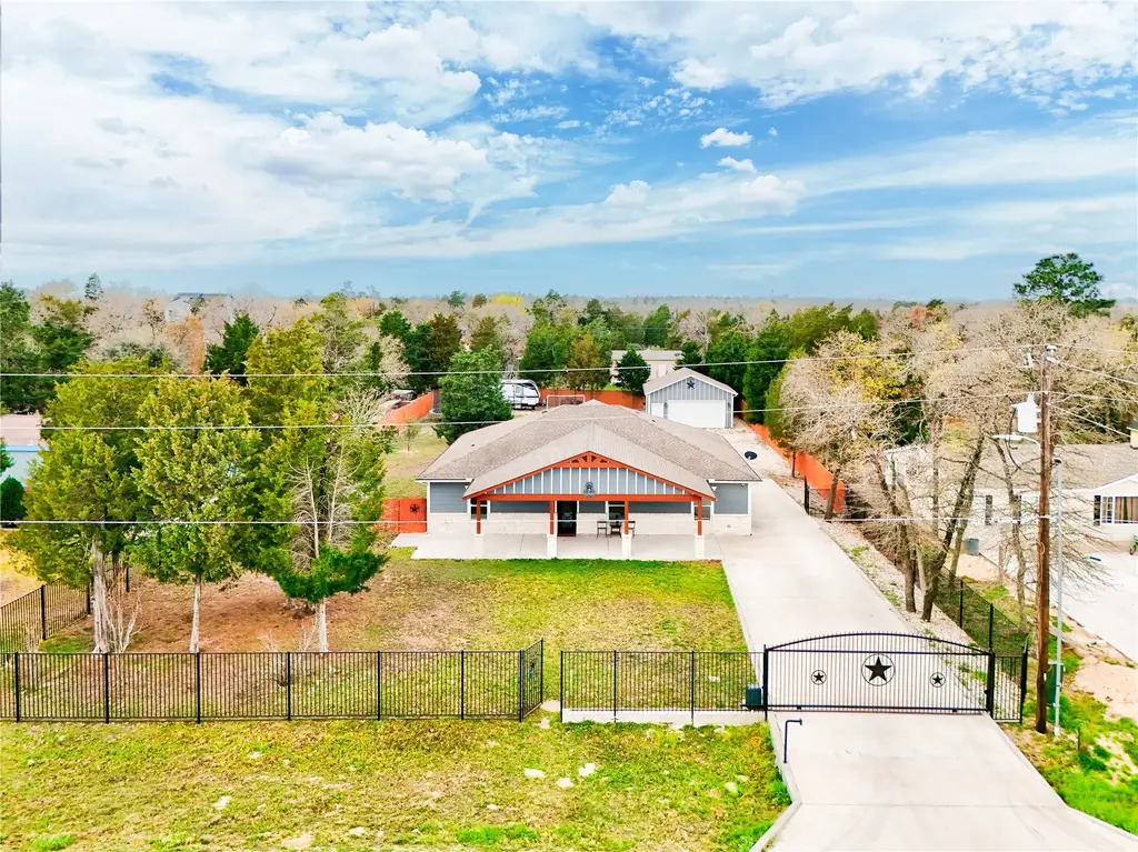 421 Las Lomas Drive, Elgin