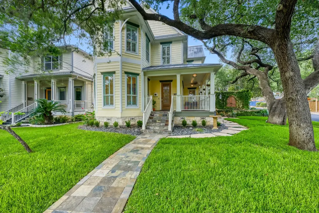 2390 W 8th Street, Austin