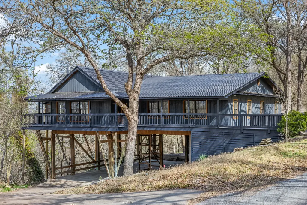 316 Valley View Drive, La Grange