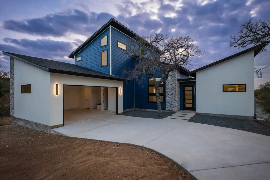 334 Lake Drive, Buchanan Dam