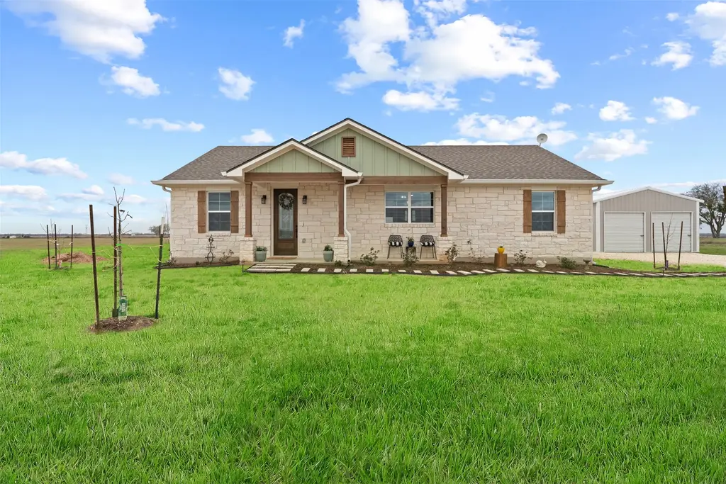 1000 Apache Trail, Rockdale