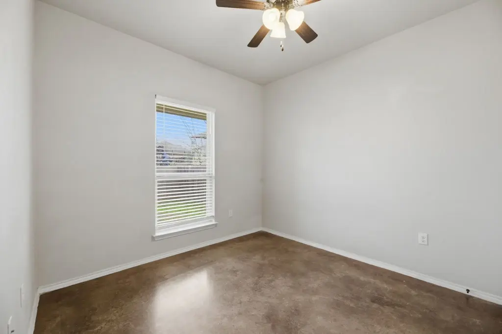 153 Joanne Loop B, Buda
