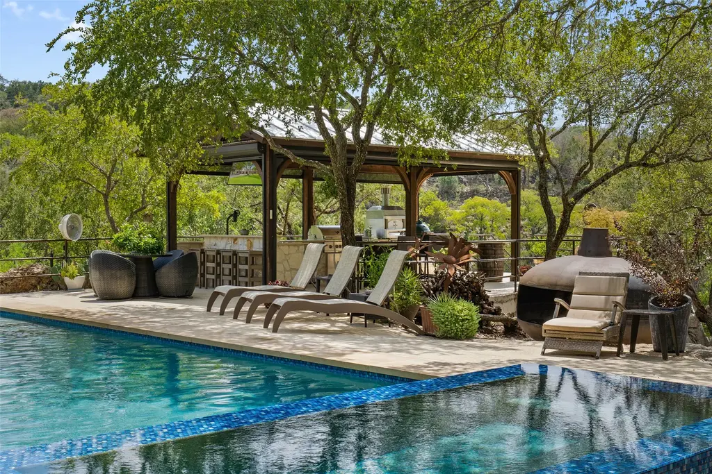 1450 Los Escondidos Street, Marble Falls