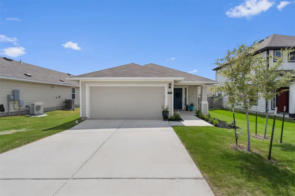 208 Blue Agate Court, Jarrell