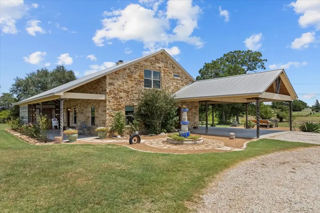 7835 Berger Road, Schulenburg
