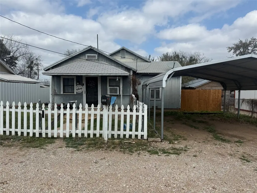 405 E 5th Street, Brady