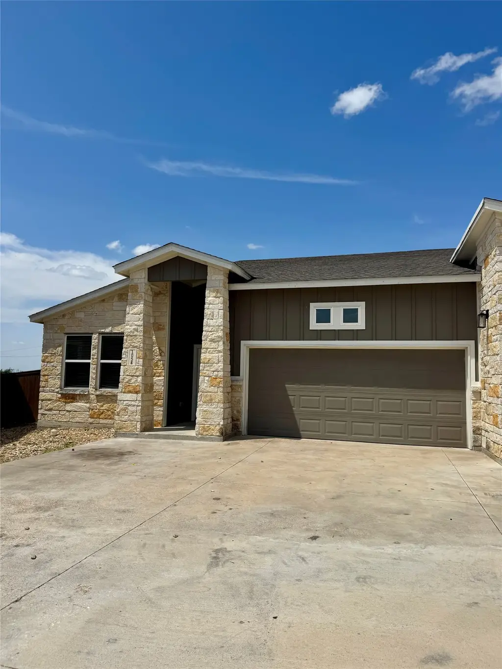 105 Everett Court B, Jarrell