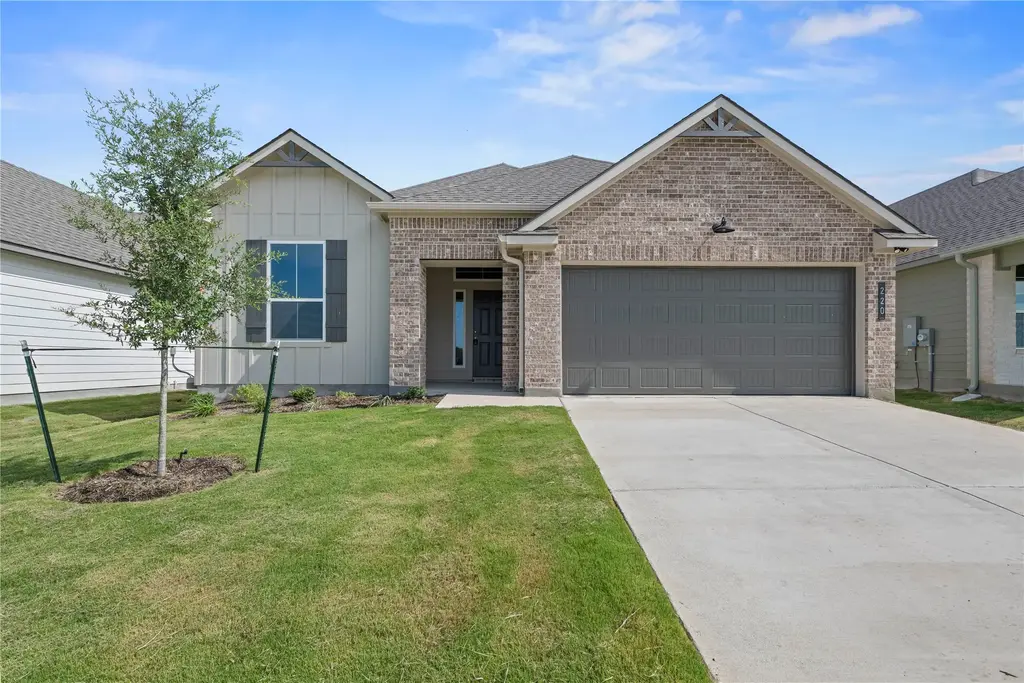 220 Gus Loop, Georgetown
