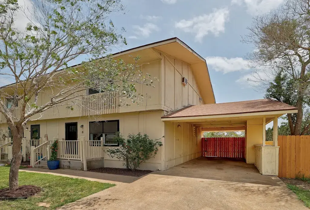 5211 Thunderbird Street B, Lago Vista