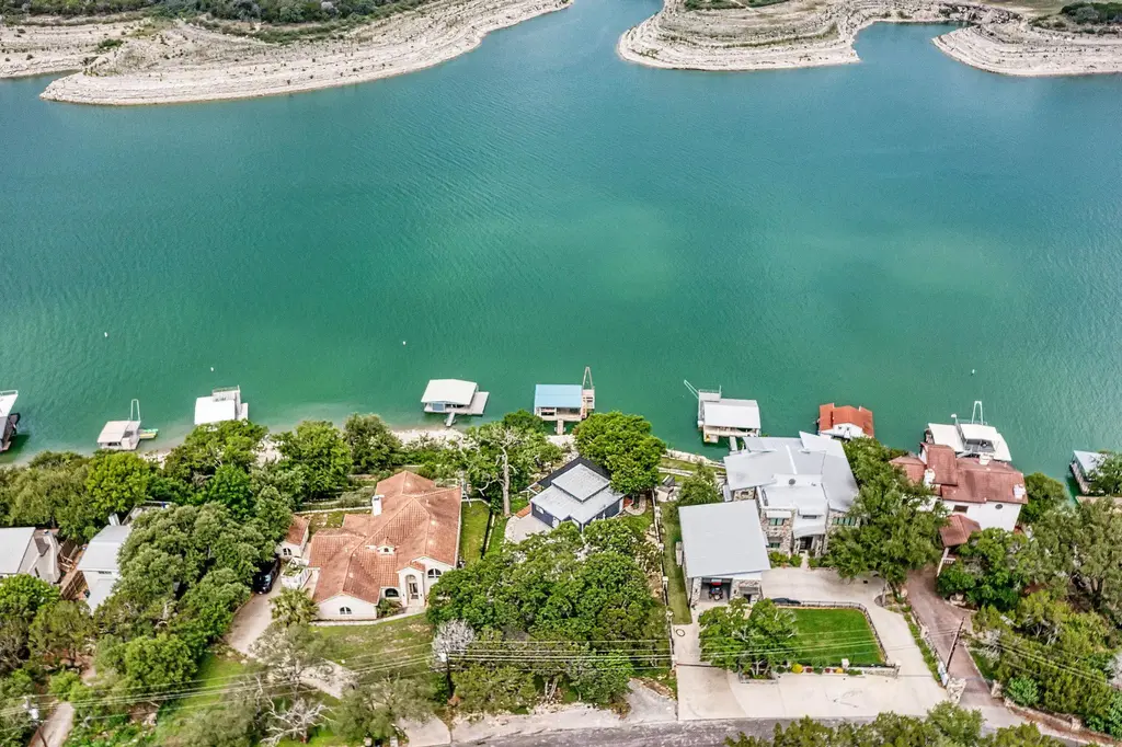 8130 Joy Road, Volente