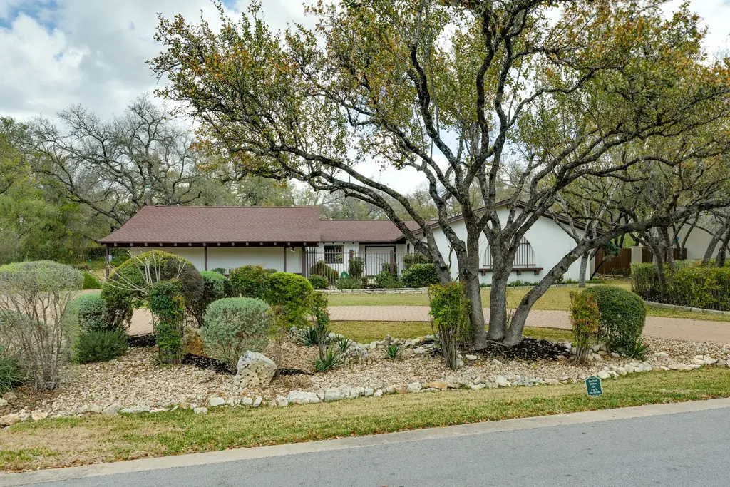 812 Electra, Lakeway