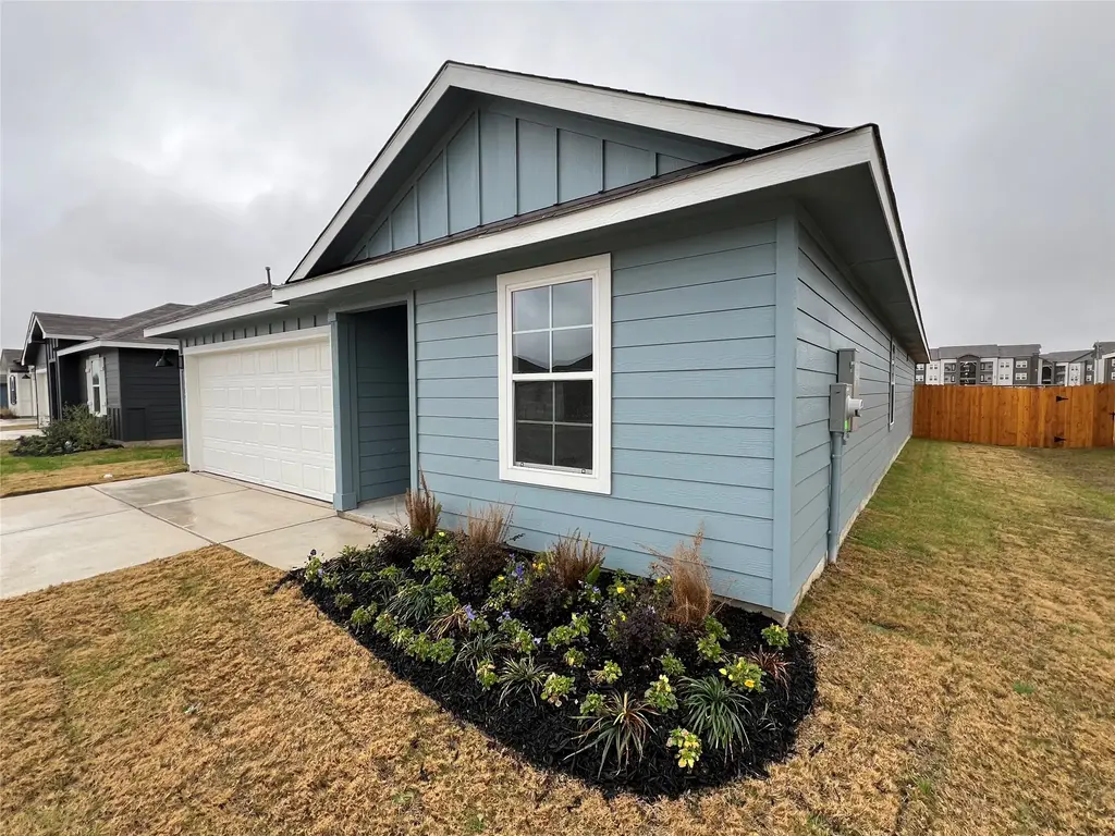 305 Wirecrested Drive, Lockhart